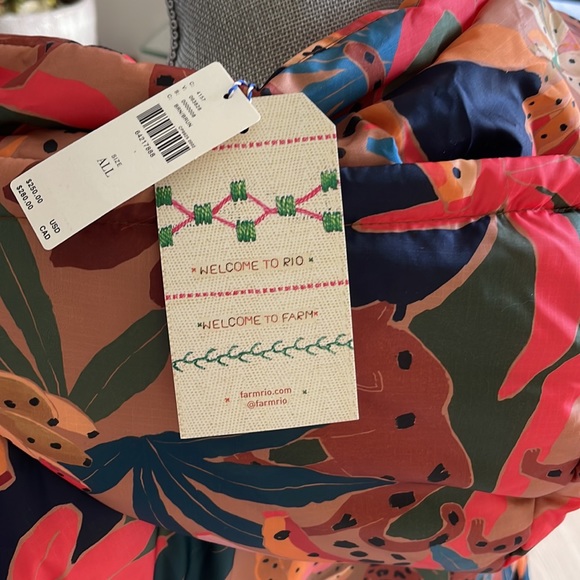 FARM Rio Lively Puffer Vest - Picture 7 of 13